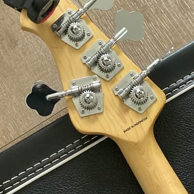 Sterling by musicman StingRay 2022 White image 7