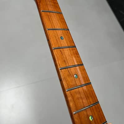 1 Round end stainless steel 22 frets Roasted flame Maple guitar neck 25.5inch hole 10mm Radius: 9.5 inches.gloss image 2