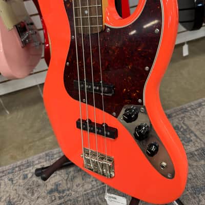 Squier Classic Vibe '60s Jazz Bass - Tahitian Coral - B Stock image 9