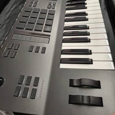 Akai MPC Key 61 Standalone Workstation Synthesizer 2022 - Present - Black image 2