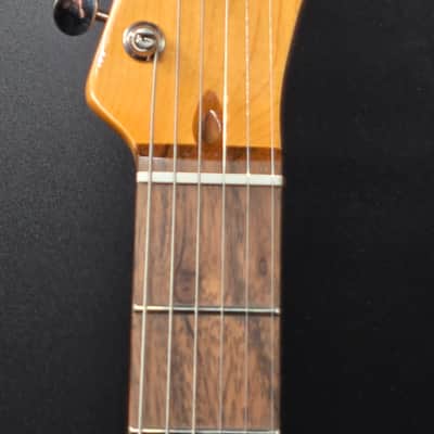 Squier 0374043509 Classic Vibe™ Custom Esquire®, Laurel Fingerboard, Parchment Pickguard, Candy Apple Red image 5