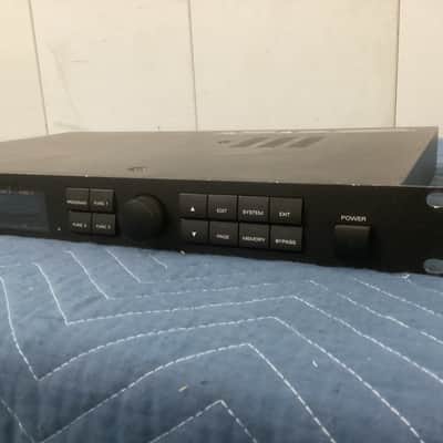 Roland SDE-330 Dimensional Space Delay 1993 - 1998 - Black image 3