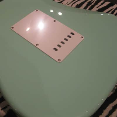 Fender Special Edition '60s Stratocaster Electric Guitar w/Matching Headcap Surf Green image 9