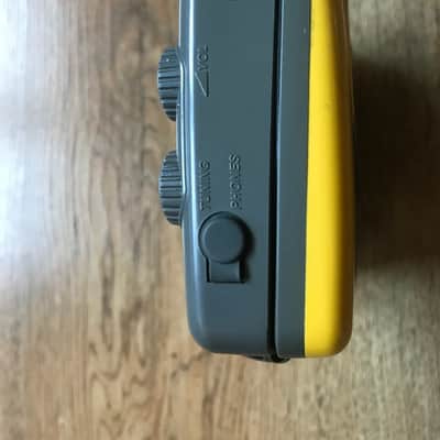 Sony Sports Radio/Cassette Walkman 1990 Yellow image 5