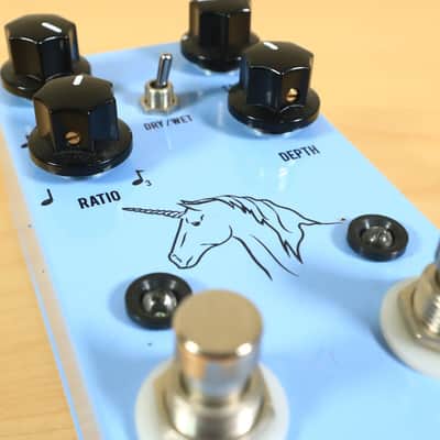 JHS Unicorn V2 Uni-Vibe/Vibrato Guitar Pedal image 2