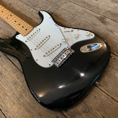 Immagine 1973 Fender Stratocaster Black/Maple neck with hard shell case. - 9