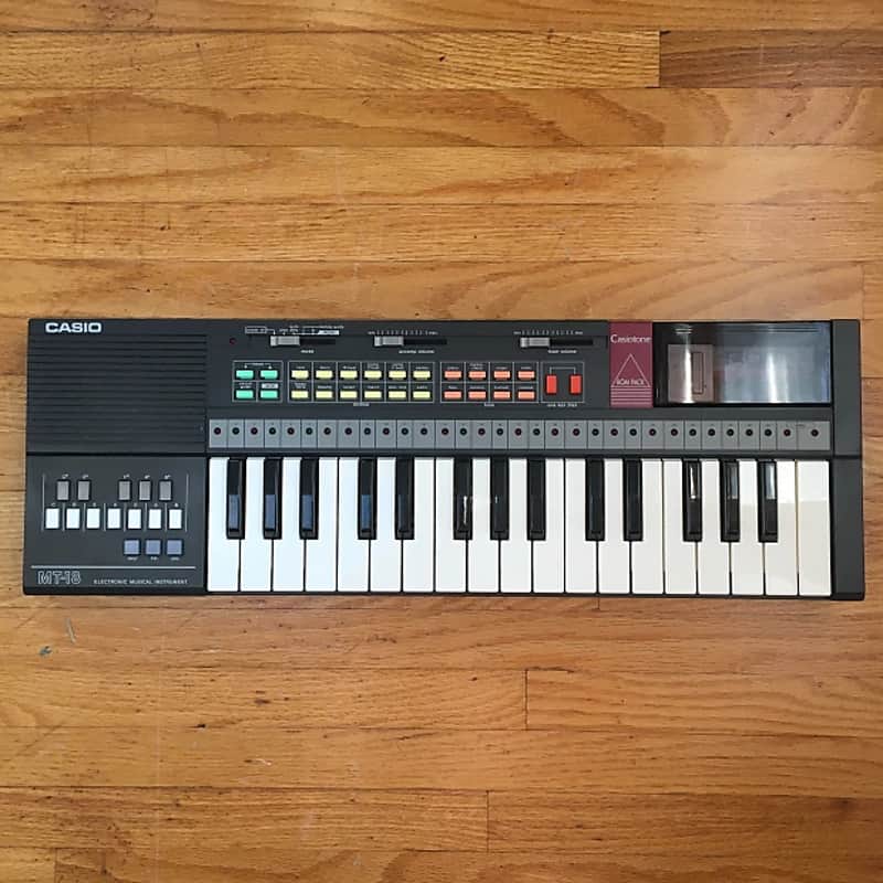 Casio MT-18 Casiotone 32-Key Synthesizer image 1