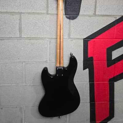 Fender Standard Jazz Bass with Rosewood Fretboard 1999- Bartolini Pick Ups- Black image 11