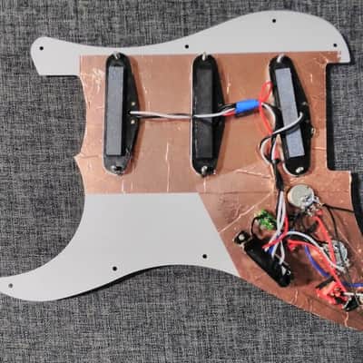pickguard sss micro wilkinson - 2 volumes, women tone, bass cut & neck switch image 5