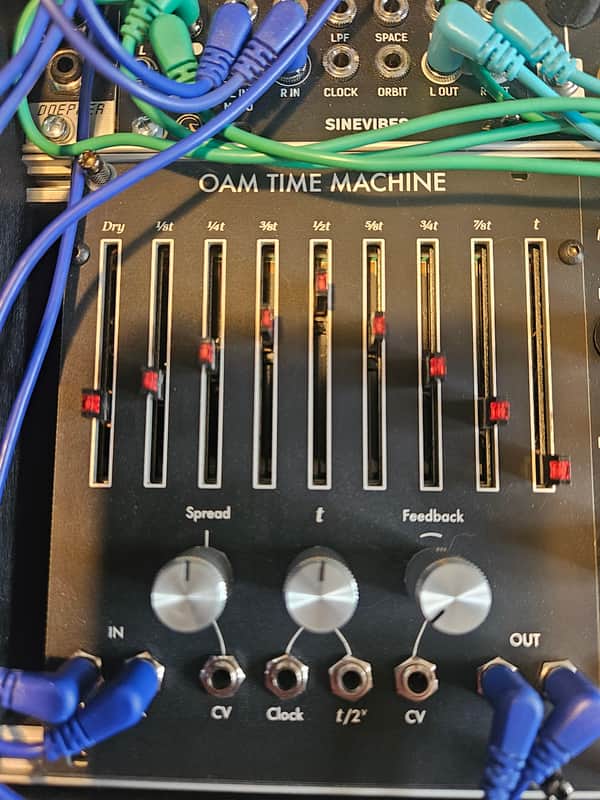 Olivia Artz Modular Time machine 2025 imagen 1