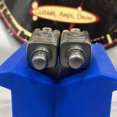 Xvive U4 Wireless In-Ear Monitor System - 2 Transmitters, 2 Receivers image 14