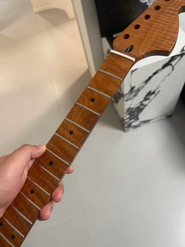 1 Large headstock 24 inch Round stainless steel 4a 22 frets Roasted flame Maple guitar neck 24inch hole 10mm Satin for JAGUAR body， image 1