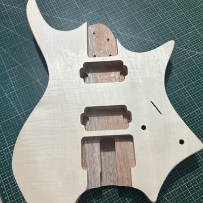 HH Headless Mahogany Guitar Body, Flame Maple Veneer