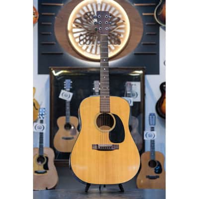 1982 Martin D-18 natural image 2