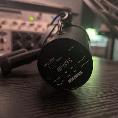 Shure SM7dB Cardioid Dynamic Microphone with Built-In Preamp 2023 - Present - Black image 2