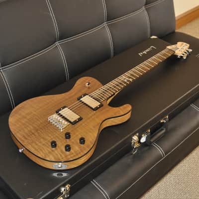 Luman Single Cutaway Natural Walnut image 3