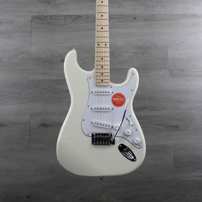 Squier Affinity Series Stratocaster with Maple Fretboard Olympic White B-Stock image 2