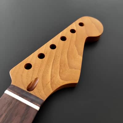22 frets Satin Nitro varnished Roasted Mapple Strat Neck with rosewood fretboard image 4