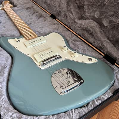 Fender American Professional Jazzmaster with Maple Fretboard 2017 - 2019 - Sonic Grey image 3