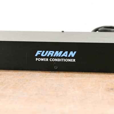 Furman M-8 8-Outlet Power Conditioner CG013ZL image 3