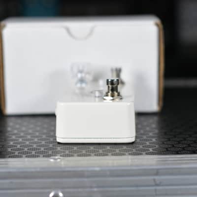 Lovepedal Tchula Boost 2010s - White image 4
