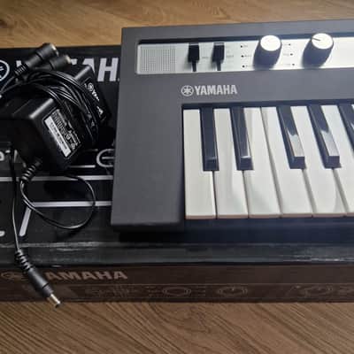 Yamaha Reface CP Mini Mobile Keyboard 2015 - Present - Black Bild 2