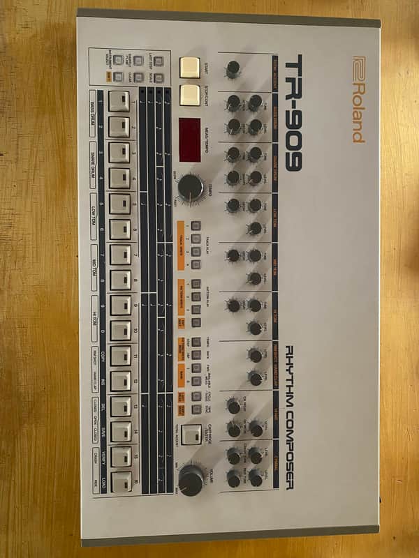 Roland TR-909 Rhythm Composer 1983 - 1985 - White image 1
