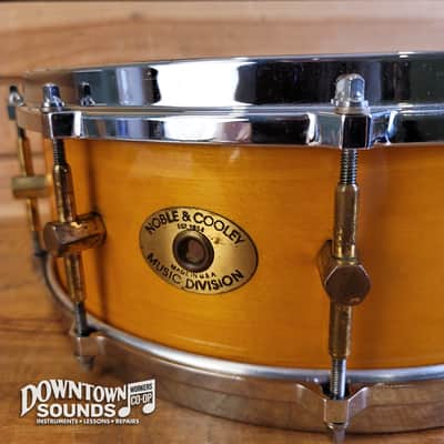 1987 Noble & Cooley 5" x 14" Solid Shell Classic Snare - Honey, Die-Cast Hoops, Music Division Badge image 2