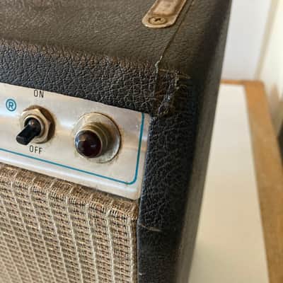 Fender Vibro Champ 6-Watt 1x8" Guitar Combo 1970 - 1980 - Silverface image 13