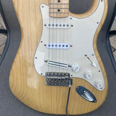 Fender 70s reissue natural strat. Upgraded pickups!! Stratocaster 2013 ish - Natural image 2