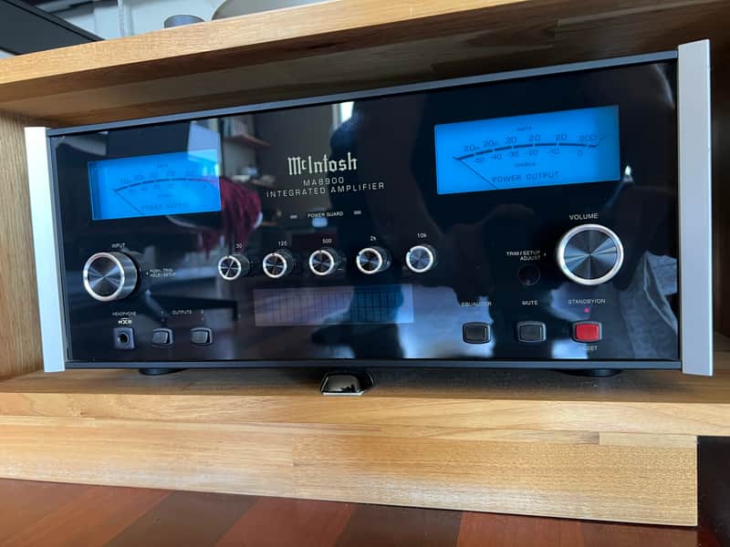 McIntosh MA8900 200-Watt Stereo Solid State Integrated Amplifier image 1