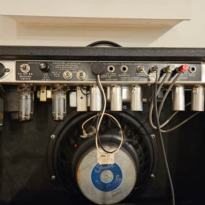 Fender Deluxe Reverb 2-Channel 22-Watt 1x12" Guitar Combo 1978-1979 - Silverface image 3