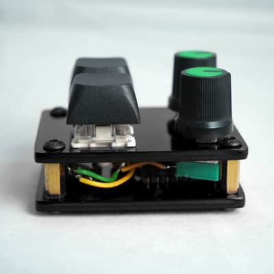 useMidi madMidiMini 2025 with 2 Note Buttons 2 Potentiometers and LEDs image 4