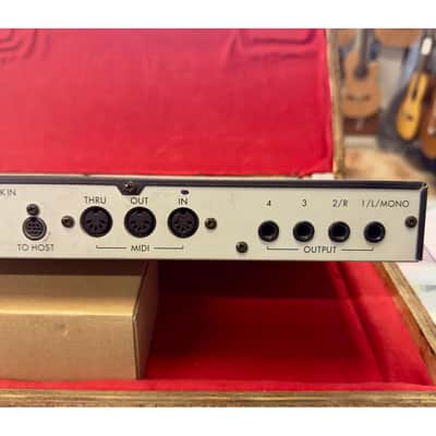 KORG TR T-RACK - EXPANDER CON CUSTODIA image 2