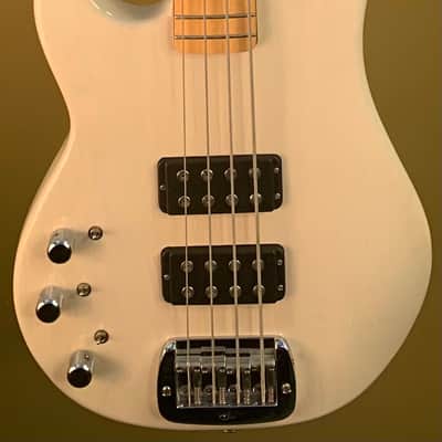 G&L L2000 1993 Bone White image 2