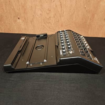 Mackie DL1608 16-Channel Wireless Digital Mixer image 3
