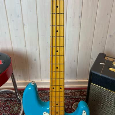 Fender American Pro II P Bass MN 2024 - Miami Blue image 3