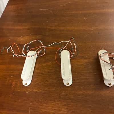 Fender 099-2000-000 FLS Stratocaster Lace Sensor Gold Pickup 2010s - White image 6
