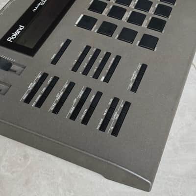 Roland R-8 Human Rhythm Composer Drum Machine + 5 Sound Cartridges - Serviced image 3