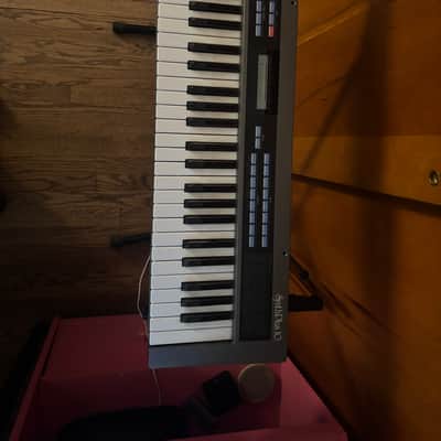 Roland Alpha Juno-1 49-Key Programmable Polyphonic Synthesizer 1985 - 1988 - Black