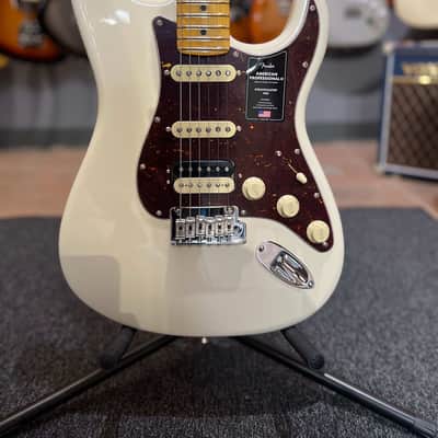 Fender American Professional II Stratocaster HSS with Maple Fretboard 2020 - Present - Olympic White image 2