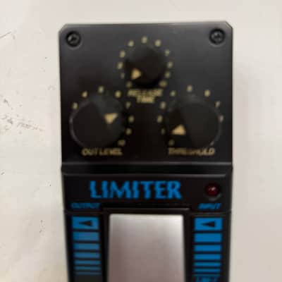 Korg LIM-1 Limiter Vintage Guitar Effect Pedal MIJ Japan *Missing Battery Cover* image 2