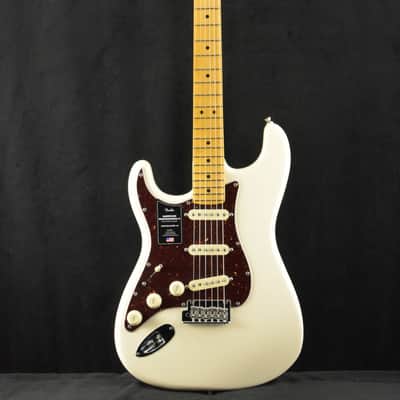 Fender American Professional II Stratocaster Left-Hand Olympic White Maple Fingerboard image 2