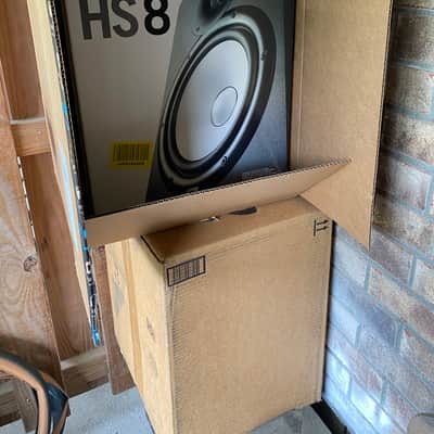 Yamaha HS8 Powered Studio Monitor (Pair) 2015 - Present - Black image 2