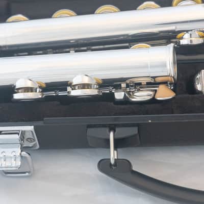 Yamaha YFL-222 Standard Silver-plated Flute *Cleaned & Serviced *Ready to play image 8