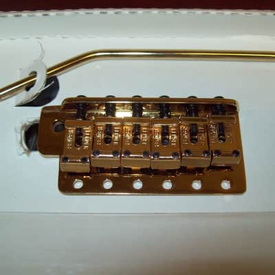 Genuine Fender '62 Reissue Strat Tremolo Assembly - GOLD, 099-2049-200