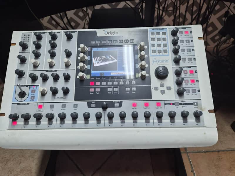 Arturia Origin Desktop Virtual Analog Synthesizer 2009 - 2015 - Silver image 1