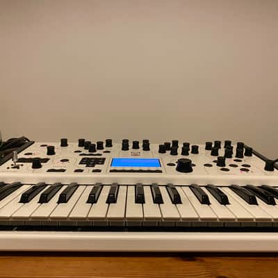Modal Electronics 001 Hybrid Digital / Analog 2-Voice Synthesizer 2010s - White image 5