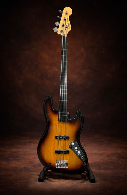 Squier Vintage Modified Jazz Bass Fretless | Reverb Canada
