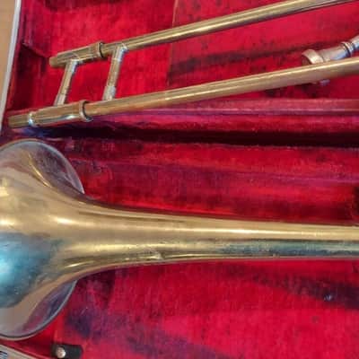 Holton TR602 Trombone with mouthpiece and case, USA. Good condition image 8